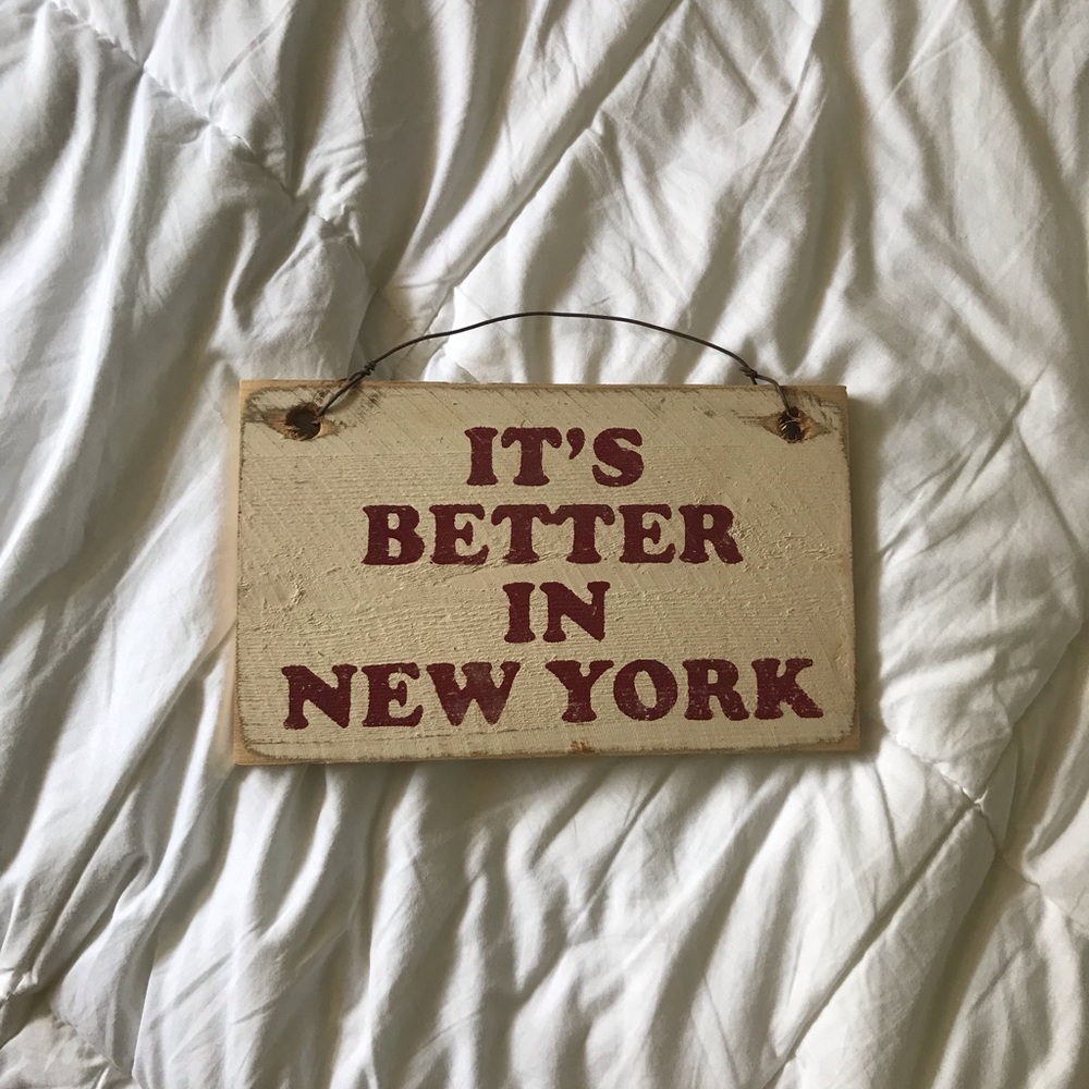 BRANDY MELVILLE SIGN